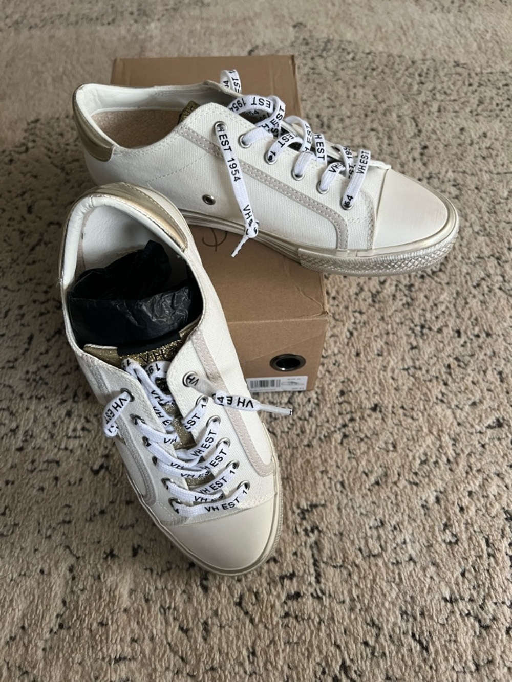 Vintage Havana White Low-Top Sneakers with Gold Heel Accent